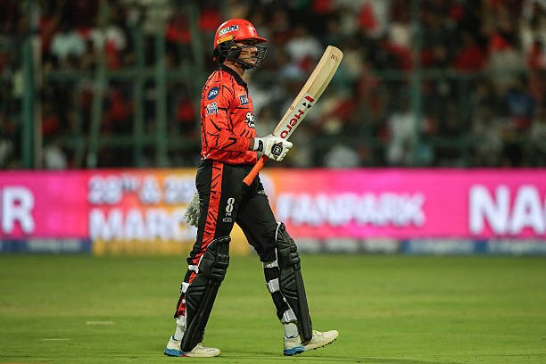 SRH vs RCB Match Preview: Kohli vs Cummins Head-to-Head & Live Pitch Report